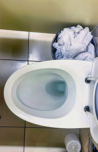 https://comoblockeddrains.com.au/uploads/2025/07/blocked-toilet-31722.jpg